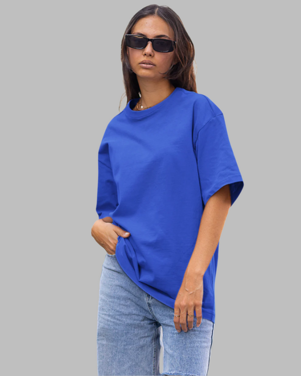 Teen girl wearing oversized solid t-shirt streetwear style by YoungnCool-YnCLife