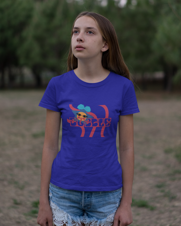 Teen girl wearing graphic t-shirtdesign – streetwear style by YoungnCool YnCLife