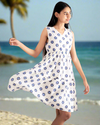 Teen girl wearing a white printed sleevless relaxed fitdress – YoungnCool l YnCLife