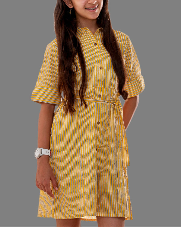 Teen girl wearing a yellow Striped Shirt dress with collar relaxed fit – YoungnCool l YnCLife
