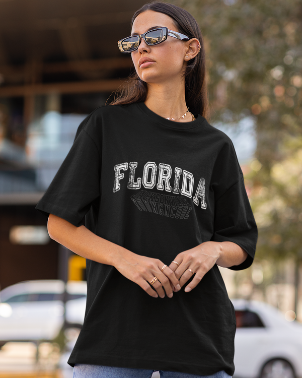 Teen girl wearing oversized graphic t-shirt with 'Florida Print' design – streetwear style by YoungnCool YnCLife