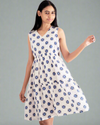 Teen girl wearing a white printed sleevless relaxed fitdress – YoungnCool l YnCLife